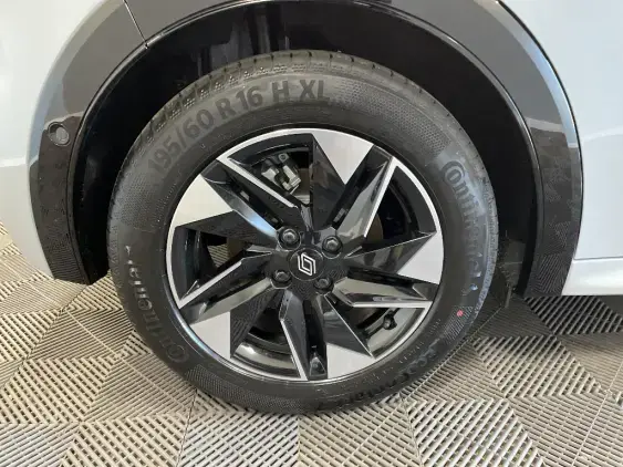 RENAULT CLIO VI - voiture de démonstration - Photo 25