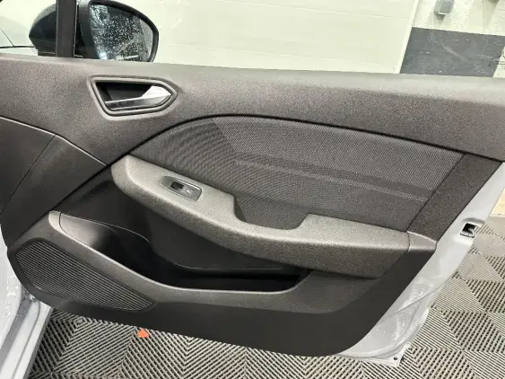 RENAULT CLIO V - voiture de démonstration - Photo 20