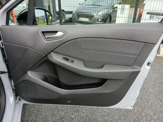 RENAULT CLIO V - voiture de démonstration - Photo 19