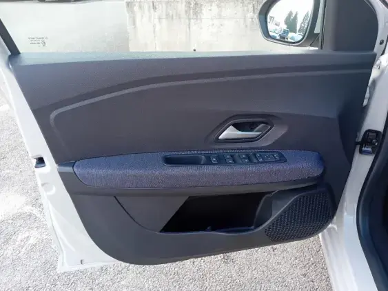 DACIA SANDERO III - voiture de démonstration - Photo 17