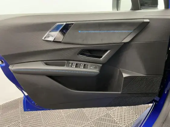 RENAULT CLIO VI - voiture de démonstration - Photo 19