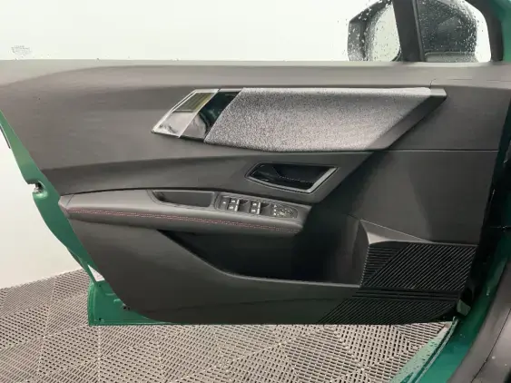 RENAULT CLIO VI - voiture de démonstration - Photo 19