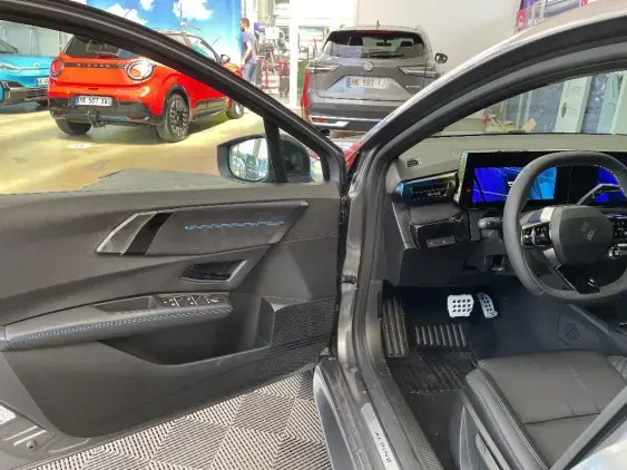 RENAULT CLIO VI - voiture de démonstration - Photo 18