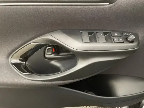 TOYOTA YARIS IV - voiture de démonstration - Photo 17