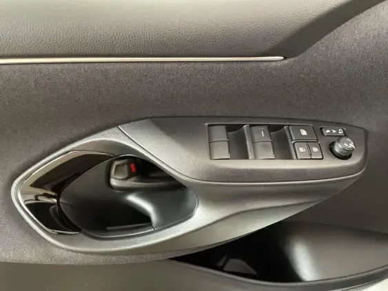 TOYOTA YARIS IV - voiture de démonstration - Photo 17