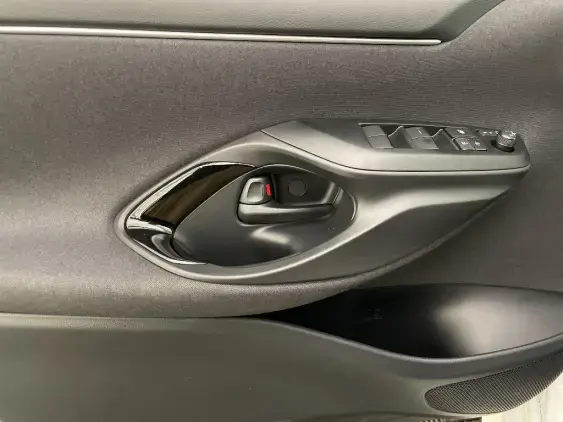 TOYOTA YARIS IV - voiture de démonstration - Photo 19