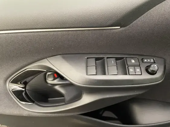 TOYOTA YARIS IV - voiture de démonstration - Photo 17