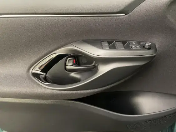 TOYOTA YARIS IV - voiture de démonstration - Photo 19