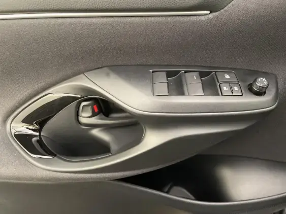 TOYOTA YARIS IV - voiture de démonstration - Photo 17