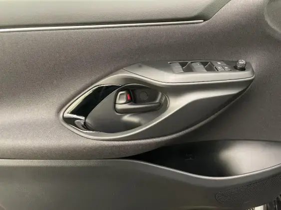 TOYOTA YARIS IV - voiture de démonstration - Photo 19