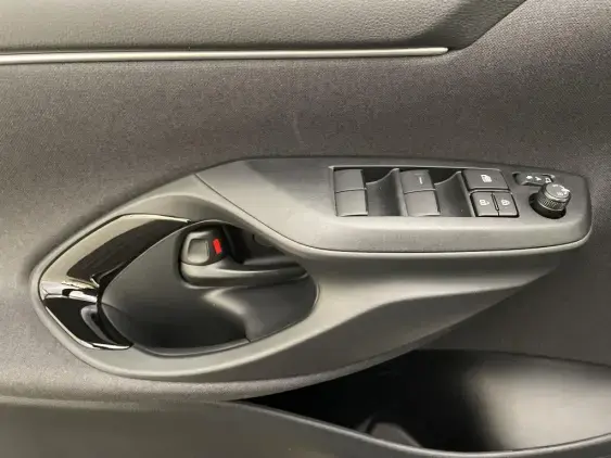 TOYOTA YARIS IV - voiture de démonstration - Photo 17