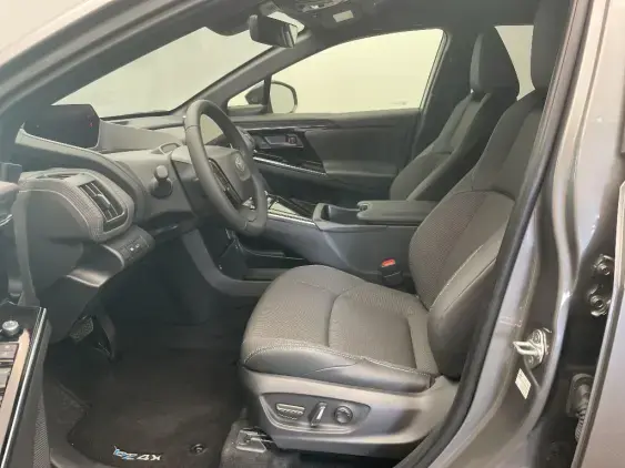 TOYOTA BZ4X - voiture de démonstration - Photo 18