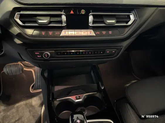 BMW SERIE 1 F40 - voiture d'occasion - Photo 18