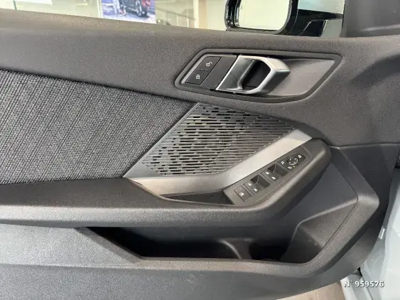 BMW SERIE 1 F70 - voiture d'occasion - Photo 19