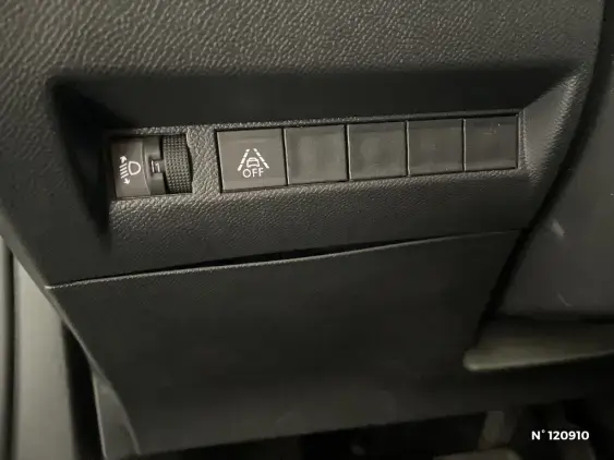 PEUGEOT 2008 II - voiture d'occasion - Photo 15