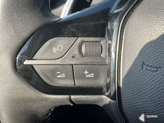 PEUGEOT 2008 II - voiture d'occasion - Photo 26