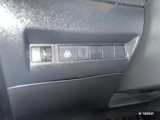 PEUGEOT 2008 II - voiture d'occasion - Photo 15