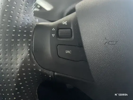 PEUGEOT 2008 - voiture d'occasion - Photo 29