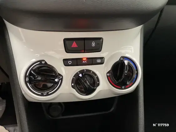 PEUGEOT 208 - voiture d'occasion - Photo 31