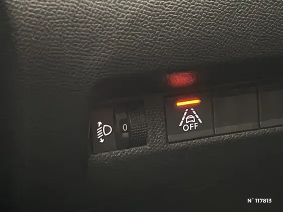 PEUGEOT 2008 II - voiture d'occasion - Photo 15