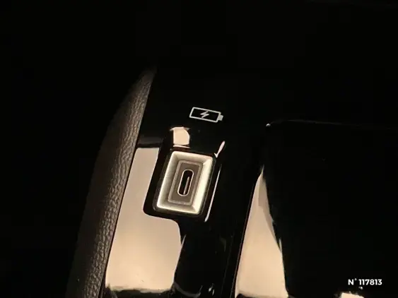PEUGEOT 2008 II - voiture d'occasion - Photo 32