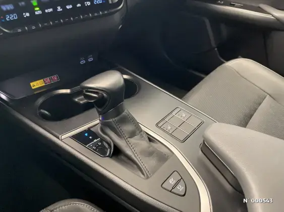 LEXUS UX - voiture d'occasion - Photo 30