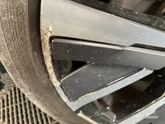 PEUGEOT 208 BUSINESS R II - voiture d'occasion - Photo 28