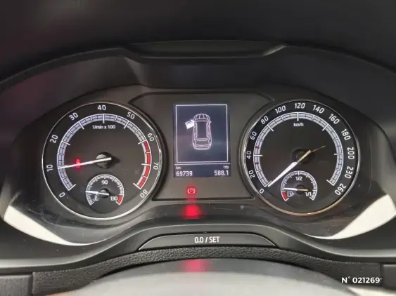 SKODA KAROQ - voiture d'occasion - Photo 12