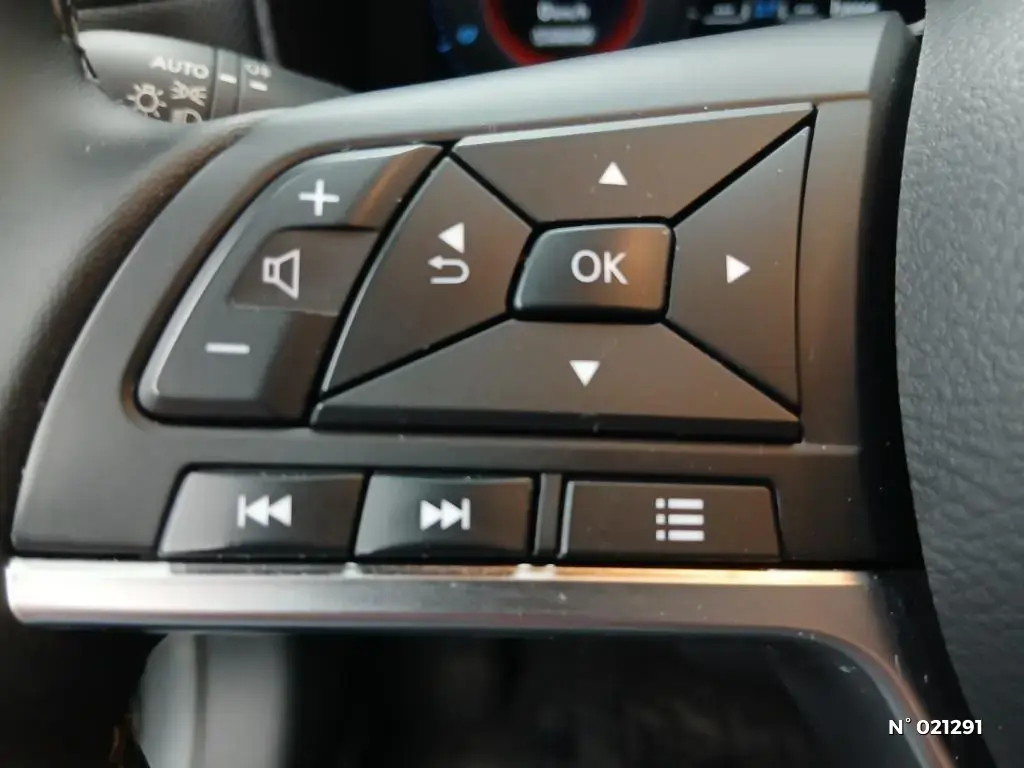 NISSAN JUKE II - Miniature 15