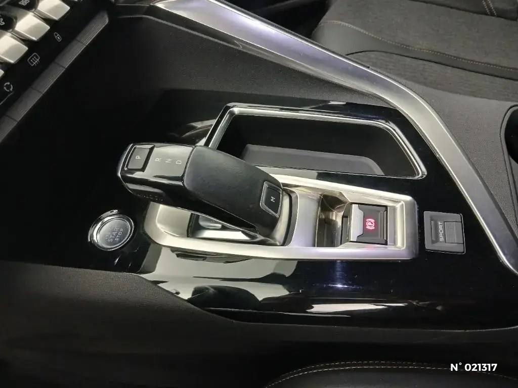 PEUGEOT 3008 II - Miniature 17