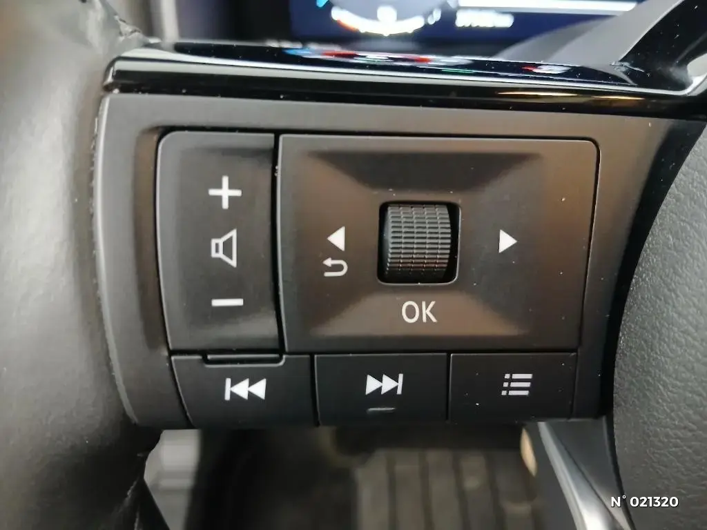 NISSAN X-TRAIL IV - Miniature 12
