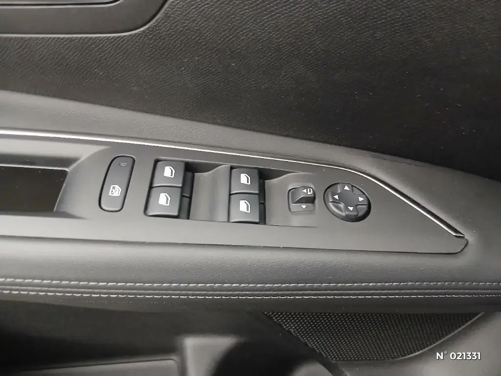 PEUGEOT 3008 II - Miniature 16