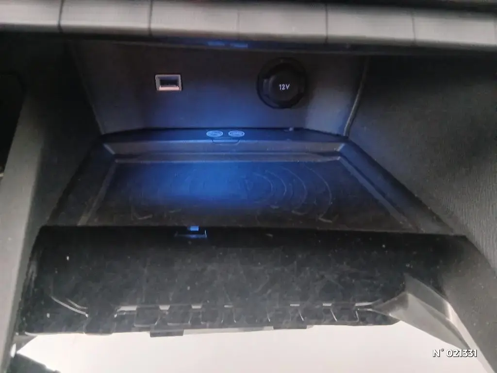 PEUGEOT 3008 II - Miniature 26