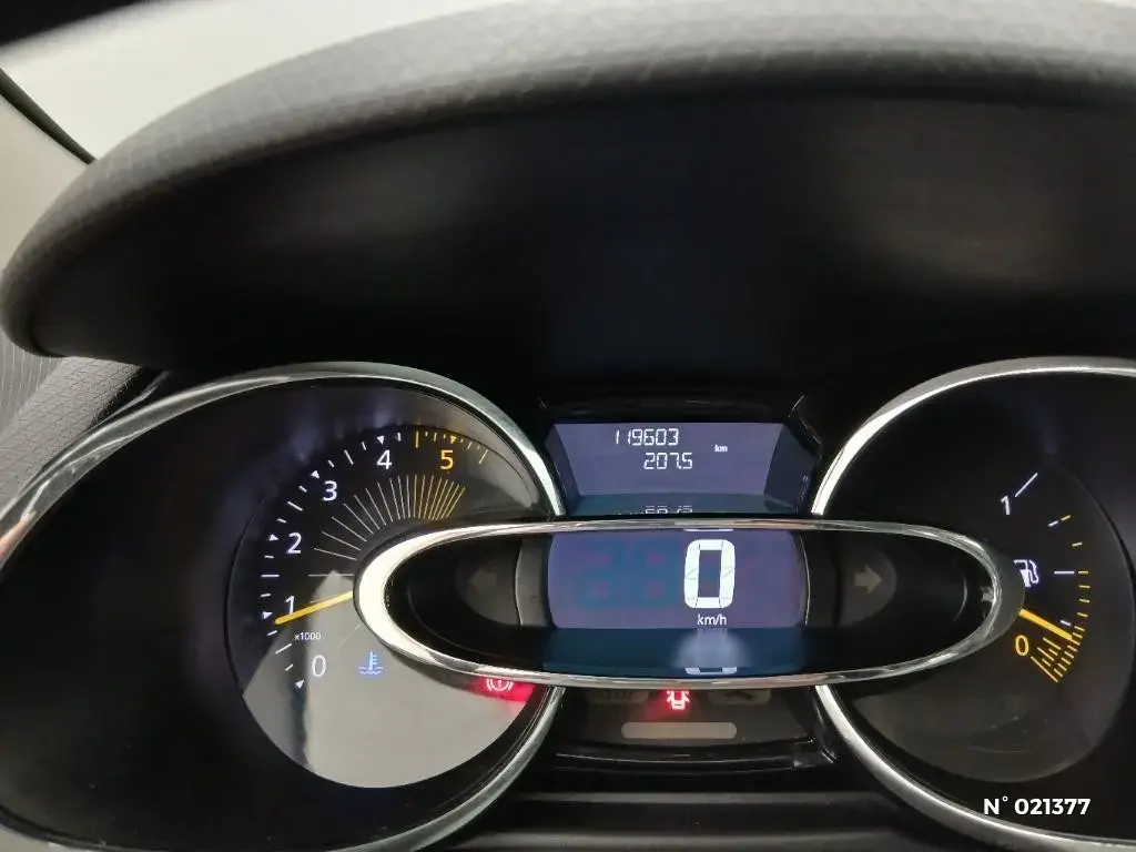 RENAULT CLIO IV - Miniature 8