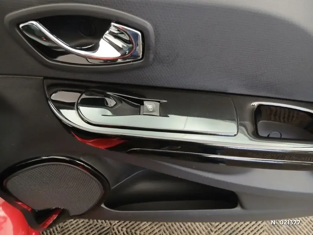 RENAULT CLIO IV - Miniature 19
