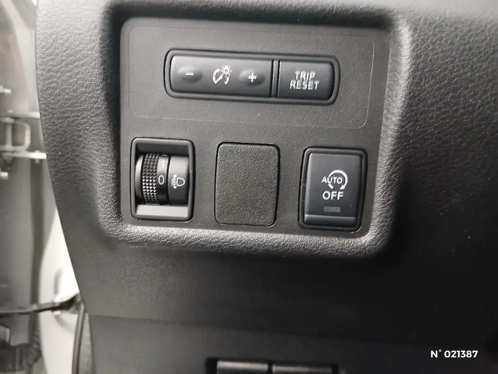 NISSAN MICRA V - Miniature 10
