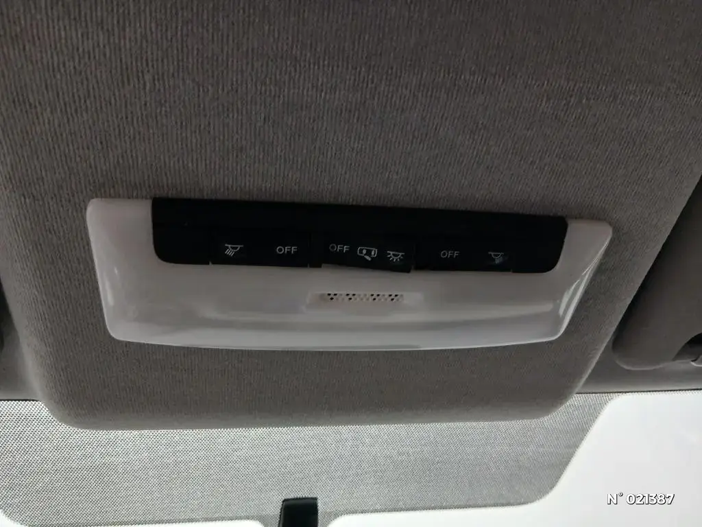 NISSAN MICRA V - Miniature 17