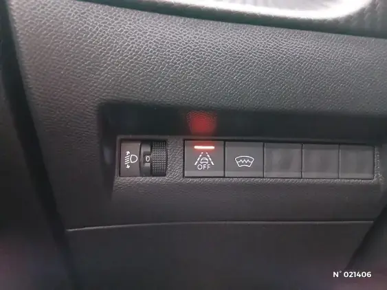 PEUGEOT 2008 II - voiture d'occasion - Photo 15