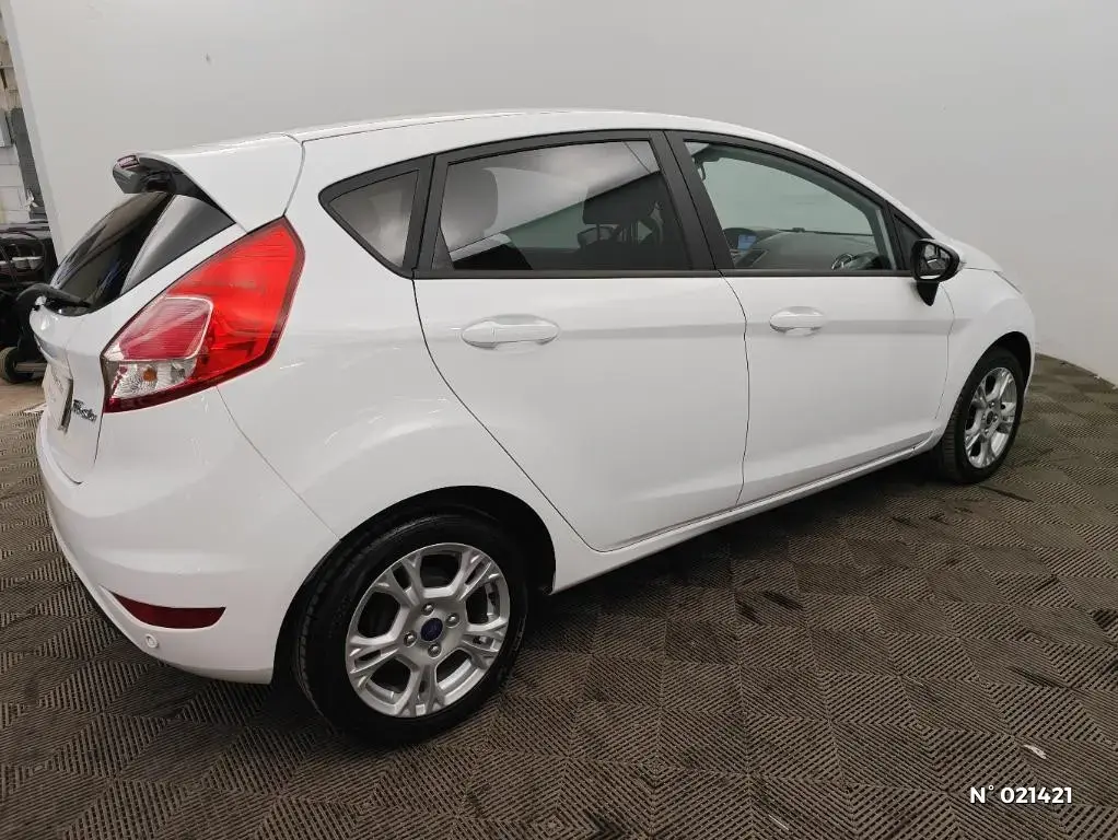 FORD FIESTA VI - Miniature 3