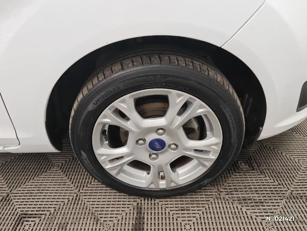 FORD FIESTA VI - Miniature 5