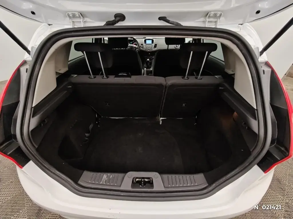 FORD FIESTA VI - Miniature 10