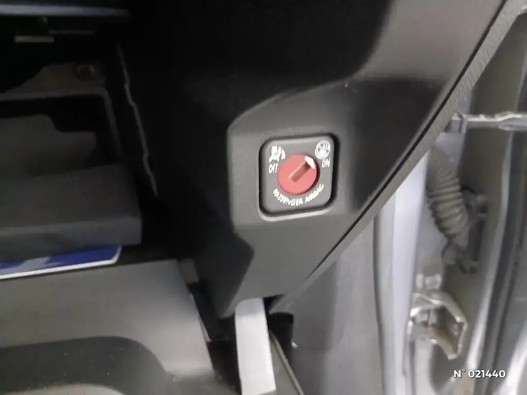 OPEL CORSA F - Miniature 25