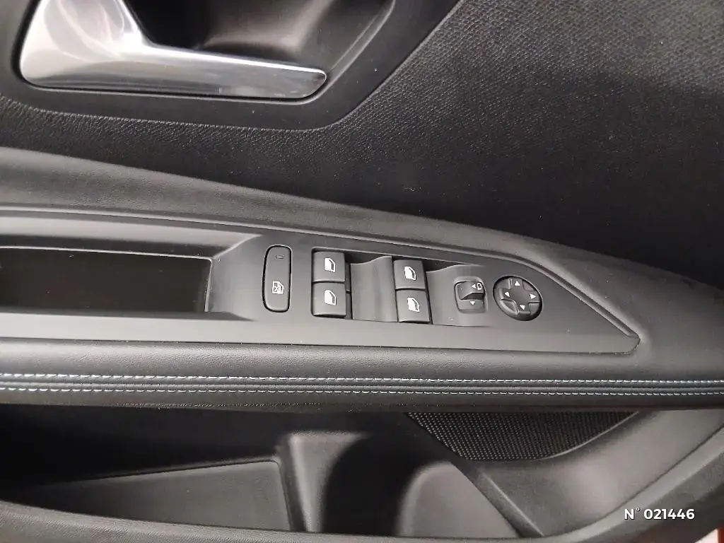 PEUGEOT 5008 II - Miniature 12