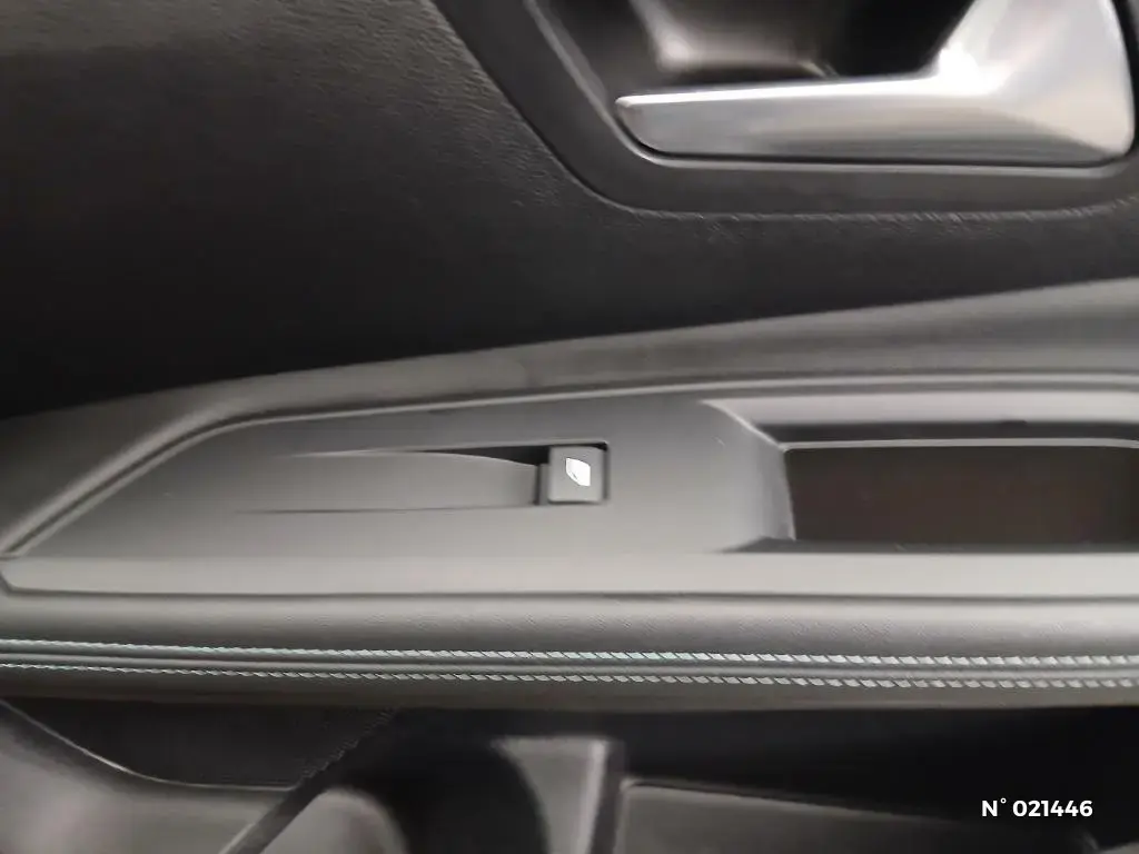 PEUGEOT 5008 II - Miniature 24