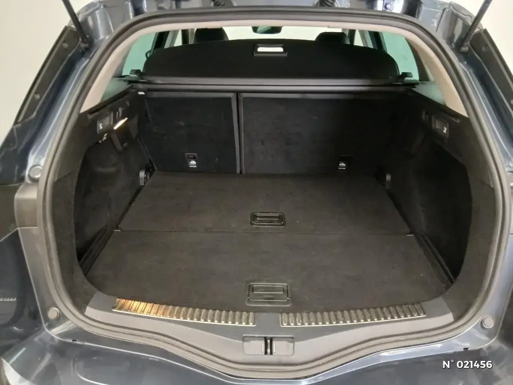 RENAULT MEGANE ESTATE IV - Miniature 10