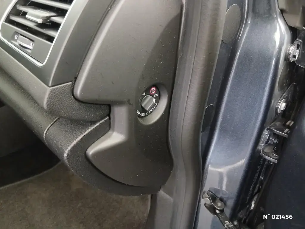 RENAULT MEGANE ESTATE IV - Miniature 24