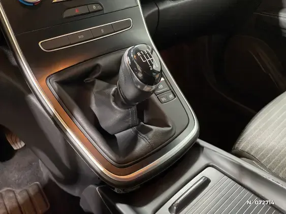 RENAULT SCENIC IV - voiture d'occasion - Photo 29