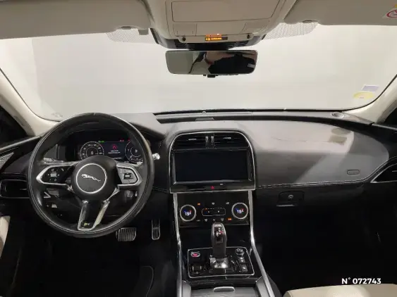 JAGUAR XE - voiture d'occasion - Photo 9