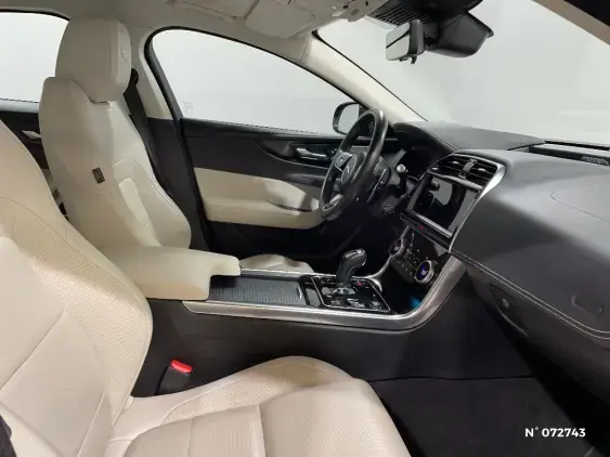 JAGUAR XE - voiture d'occasion - Photo 10