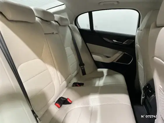 JAGUAR XE - voiture d'occasion - Photo 11